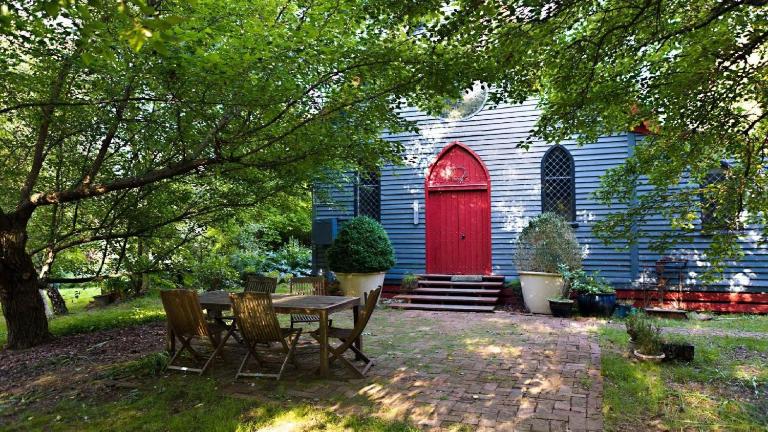 Blue Gum Church - Artistic Retreat - B&B Beechworth