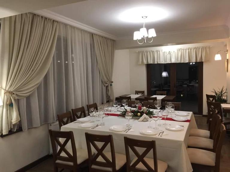 Top House cozy stay - B&B Zărnești
