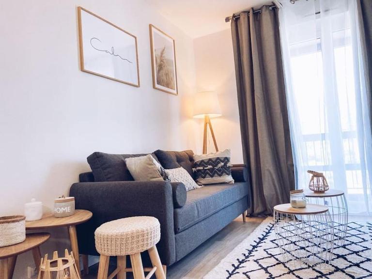 Superbe: parking gratuit + wifi puissant + balcon - Chambres d'hôtes Grenoble