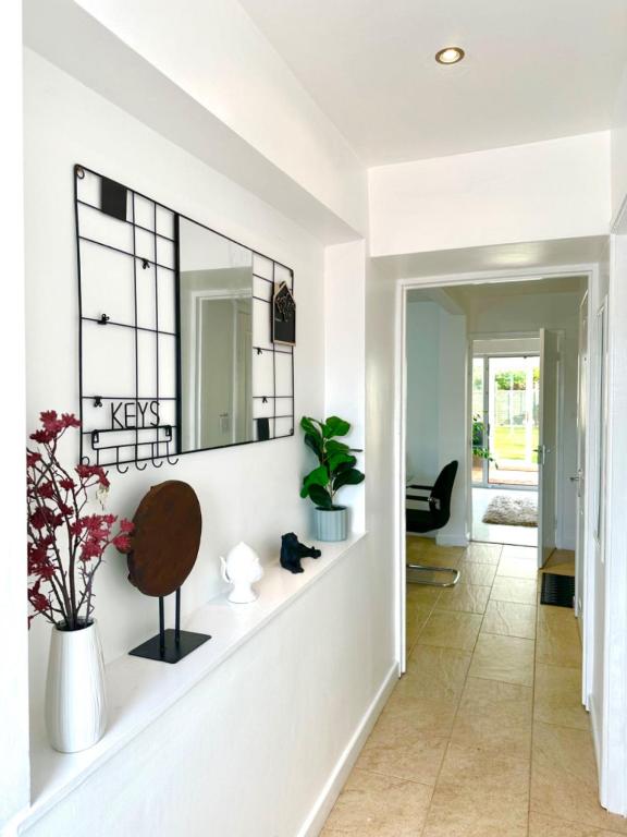 5 bedroom detached house sleeps 13 spacious Parking 5 mins driving to Bicester Village - B&B Bicester