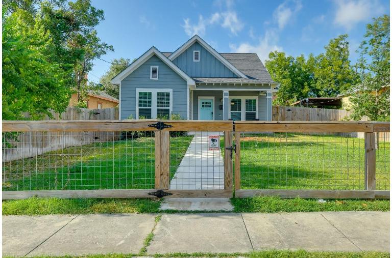 Centrally Located Stunning 3BR 2BA Near Downtown - B&B San Antonio