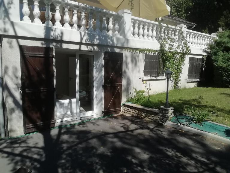 Logement avec 2 chambres pour 5 personnes maxi - B&B Saint-Éloy-de-Gy