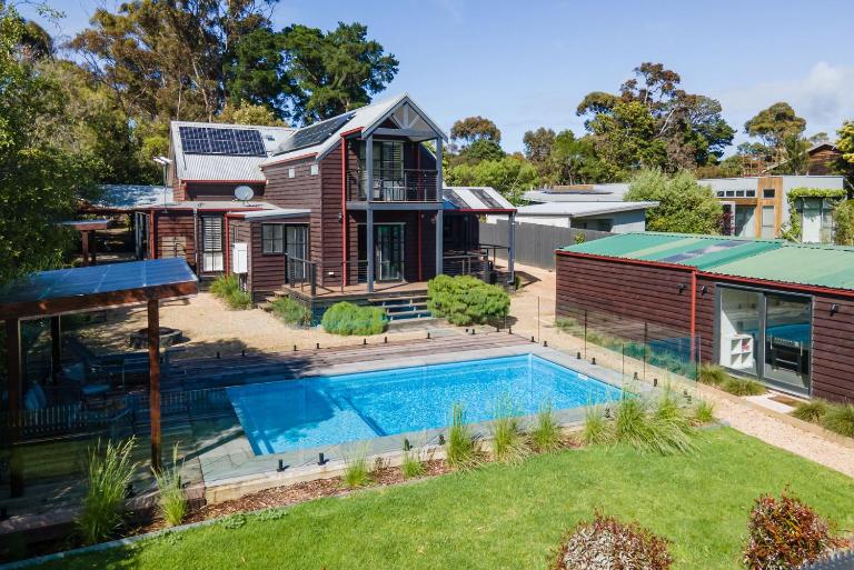 Bonview Beach Boy with pool on the park - B&B Saumarez