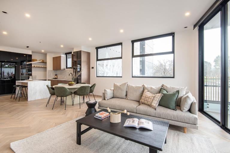 Sport Precinct Luxury Style over four levels - B&B Melbourne