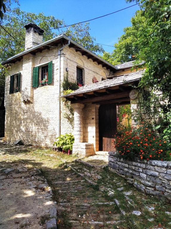 Παραδοσιακό Σπίτι στο Μονοδένδρι - Ferienwohnung Monodéndri