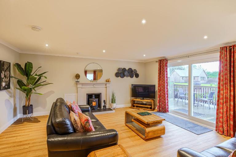 Peregrine Cottage with Hot Tub - B&B Newton Stewart