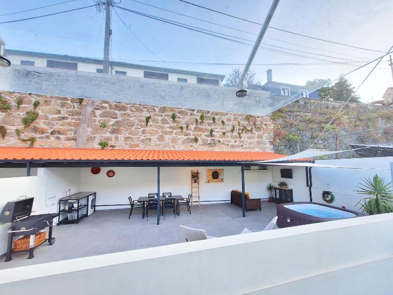 Tílias House - B&B Covilha