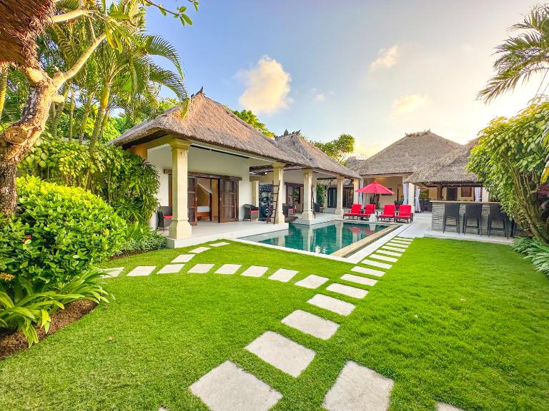 Villa Bugis Seminyak - Bed and Breakfast Seminyak
