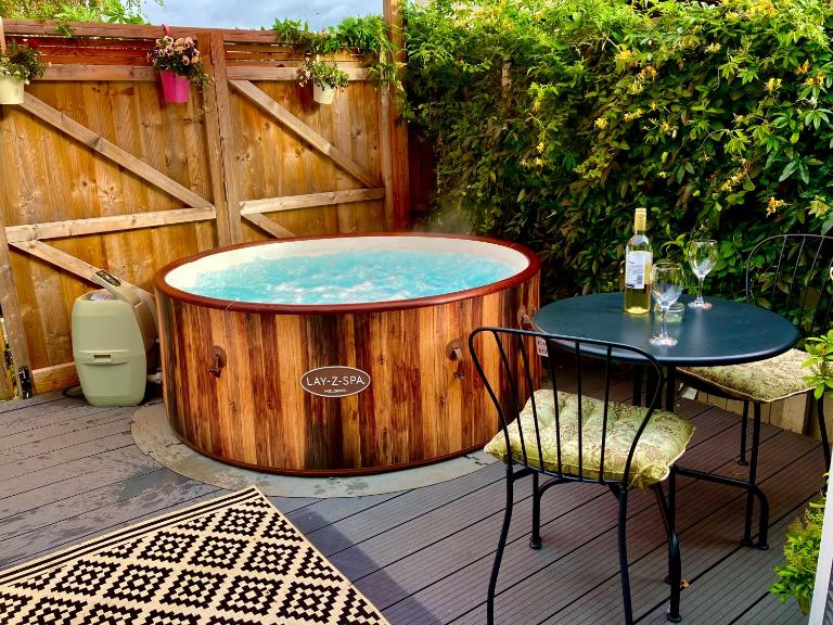 Elkstone Studio Private Hottub Pet Friendly - Bed and Breakfast Malvern Link