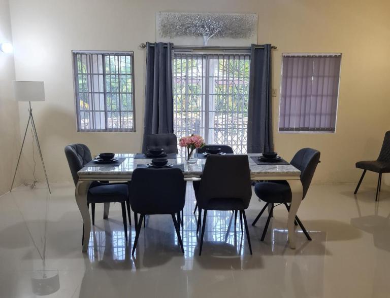 Modern 3 Bed Sea View Retreat St Ann's Ocho Rios - B&B Ocho Rios