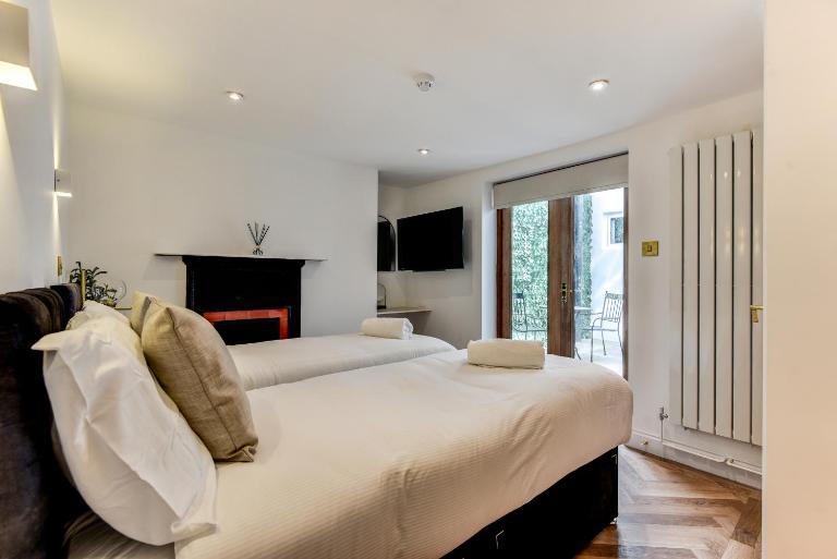 Spacious Brighton Home 2 Ensuites, Weekly & Monthly Stays-Marine LGF by Bluehouse Shortlets Brighton - Bed and Breakfast Brighton