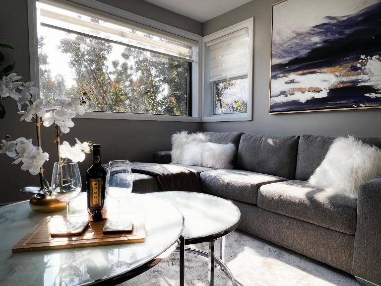Contemporary Comfort | Centrally Located Gem - Bed and Breakfast London