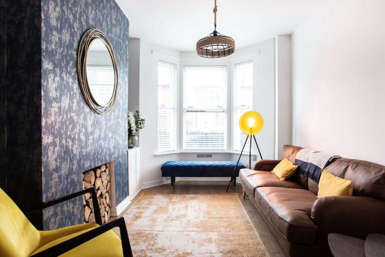 Luxurious 4-Bed Townhouse in the Heart of Belfast - Bed and Breakfast Belfast