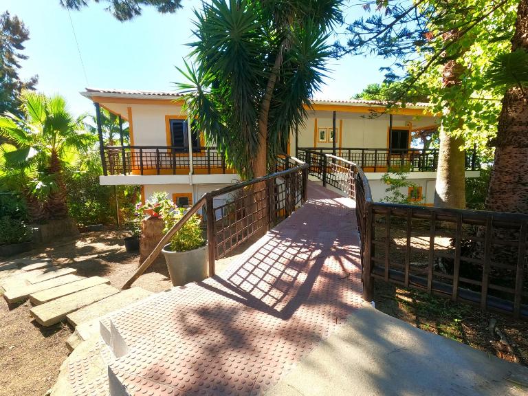 Caparica, V4 House with garden in Lazarim, Caparica - B&B Almada