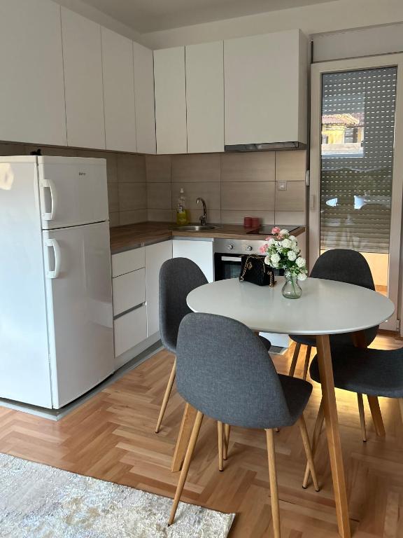 House Inn 2 - Ferienwohnung Pirot