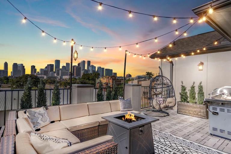 Luxury Downtown Home w Rooftop Deck in the Skyline - B&B Houston