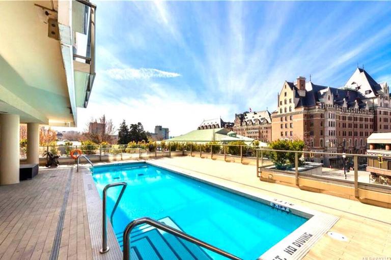 Waterfalls Hotel in Downtown With Stunning Views! - B&B Victoria