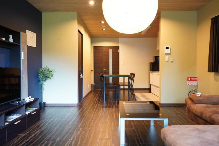 Niseko Hotel KIRAKU NAGI 車利用にオススメ ニセコ駅 各スキー場迄車で約15分 - B&B Niseko Town