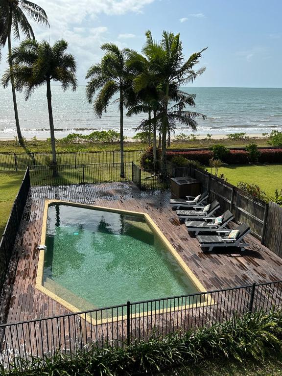 ABSOLUTE BEACHFRONT BLISS - NEWELL BEACH - 10 Metres to the Ocean - B&B Newell Beach
