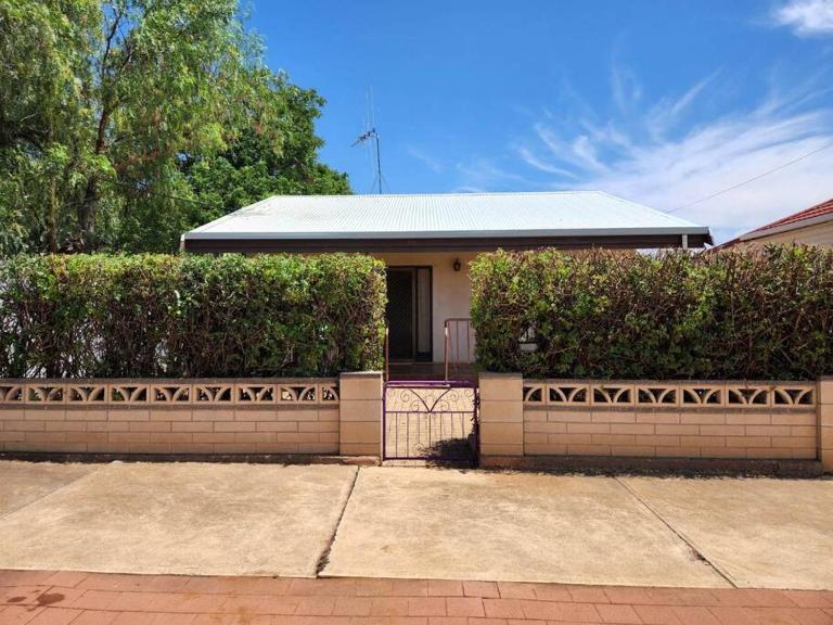 The House with the Purple Gate - B&B Broken Hill