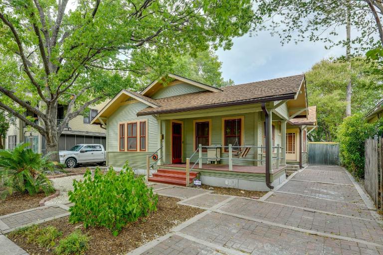 San Antonio Gem in Prime Location w/ Outdoor Space - B&B San Antonio