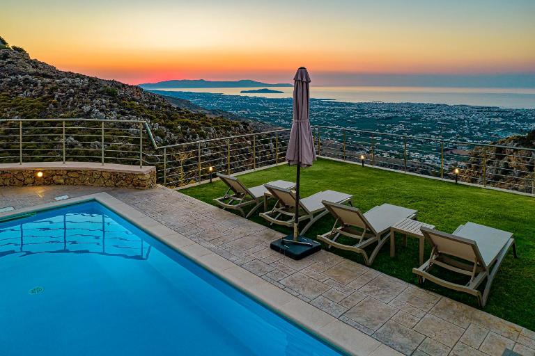 Villa Lia Chania with private ecologic pool and amazing view! - B&B Chania