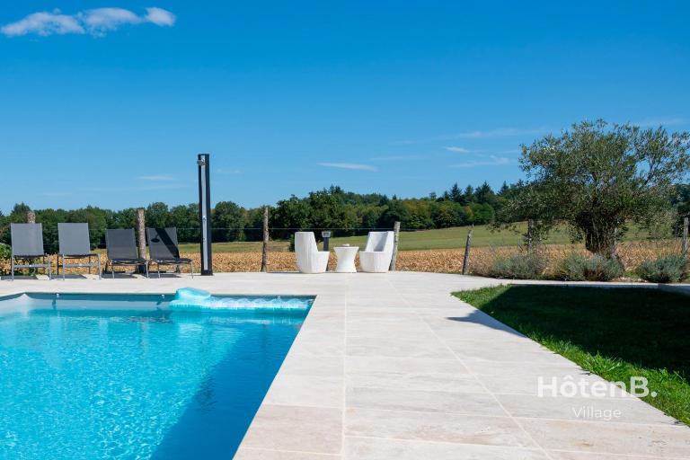"Les Lièvres" House Air-conditioned Relaxation Oasis with Pool & Jacuzzi - B&B Panazol