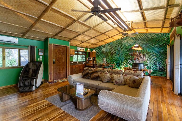 The Parrot Inn Kanchanaburi - B&B Kanchanaburi