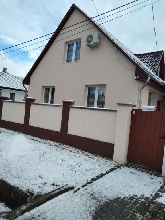 Panoráma Apartmanház - B&B Abaújszántó