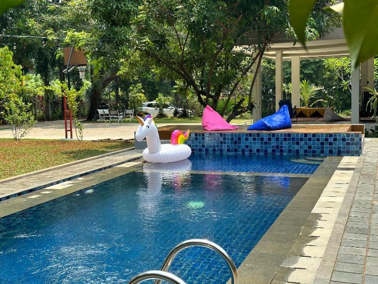 Villa Arunni Garden - Bed and Breakfast Bogor
