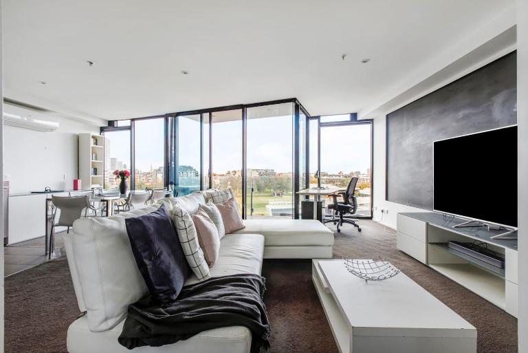 Digital Nomad Dreaming across from Albert Park - B&B Melbourne