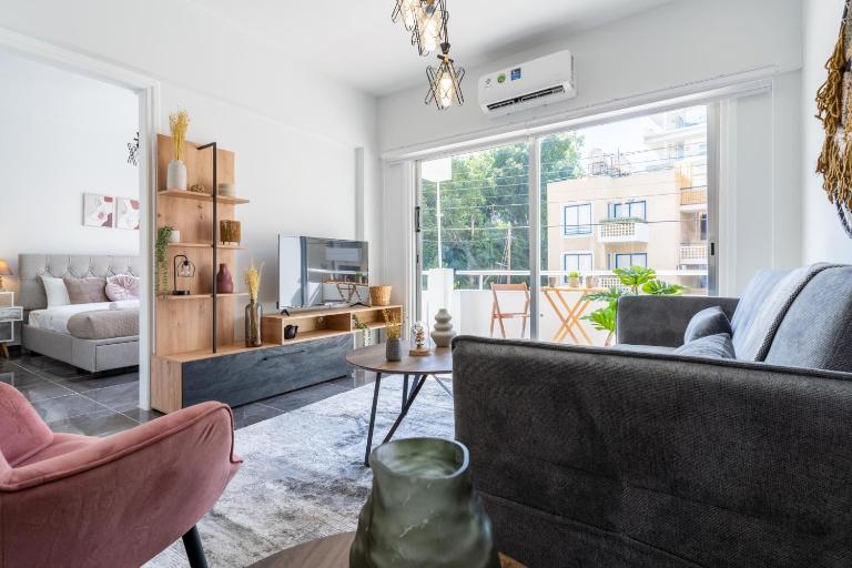 Powder’s 1-Bedroom Retreat in Mackenzy, Larnaca - Chambres d'hôtes Larnaca