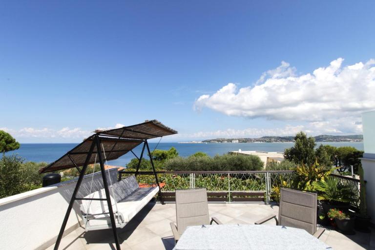 Apartment Karmen with sea view - B&B Crveni Vrh