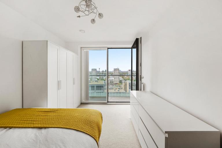 Entire 1 Bedroom Apartment Short Term Rental & Flexible Renting Canary Wharf With Free WiFi - B&B Londra