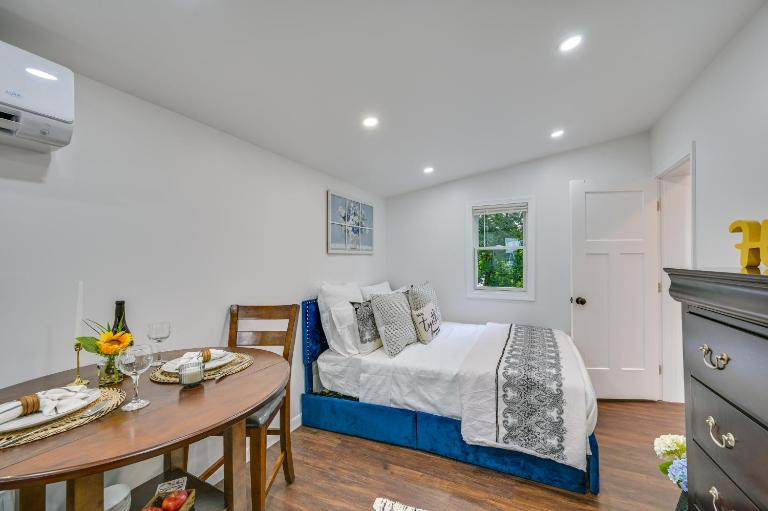 5 Mi to Salem: Furnished Patio at Danvers Studio! - B&B Danvers