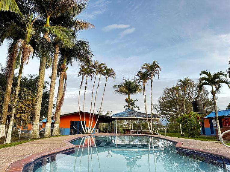 Finca La perla - Bed and Breakfast Pavas
