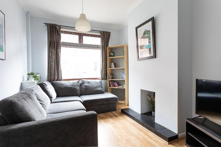 Belfast City - 3 Bedroom Cosy Home - Walking Distance to City - Chambres d'hôtes Belfast