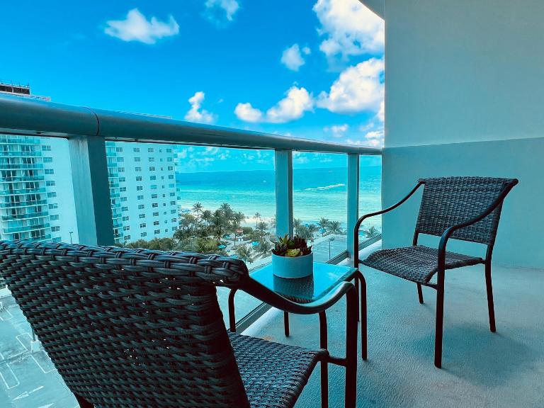 Oceanview Beachfront Condo on Tides Resort - Ferienwohnung Hollywood
