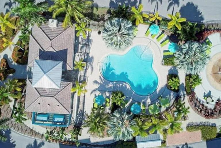 Coastal Oasis Condo w Luxury Resort Amenities - B&B Bradenton