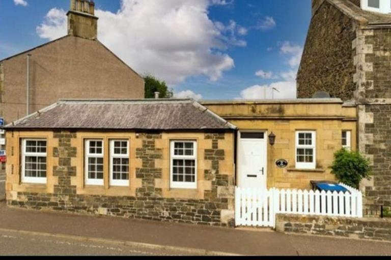 Crossways Cottage Quirky 2 bedroom cottage in Damdale, Central Peebles - B&B Peebles