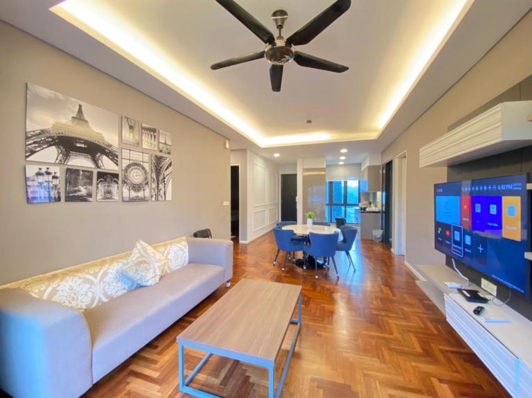 Genting Vista Superior 4BR & 4Baths Suite, Up to15 Pax, Bathtub, Coway Dispenser, 65'SmartTV, 2 Private Parking - Ferienwohnung Genting Highlands