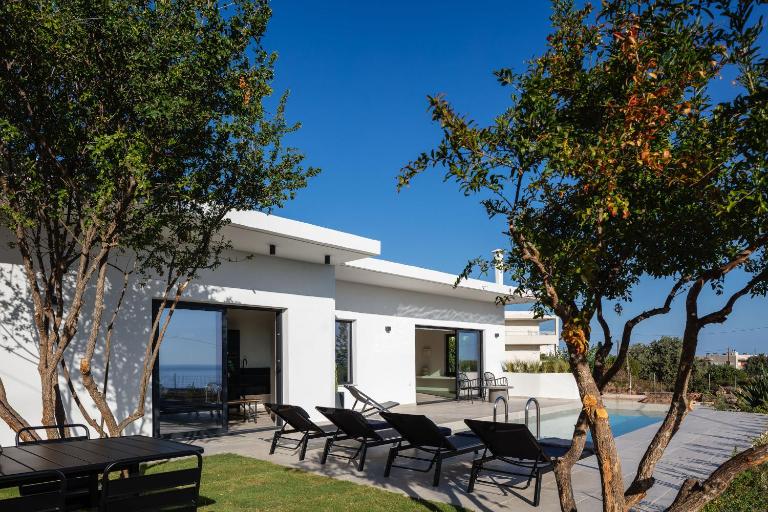 Harisma Villa, with Sensory Design & Prime Spot, By ThinkVilla - B&B Atsipópoulo