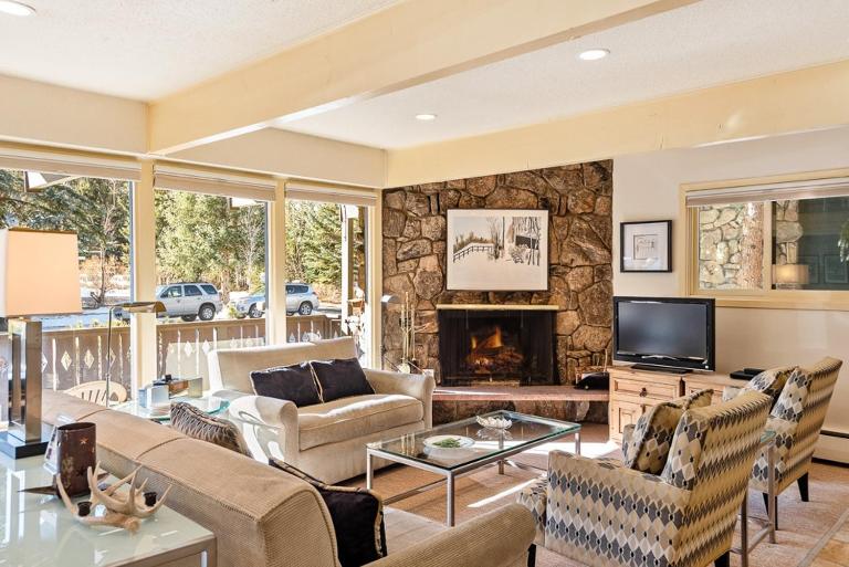 118 E. Bleeker Street Lower Level, Large Lower-Level Condo in Duplex with Private Deck - B&B Aspen