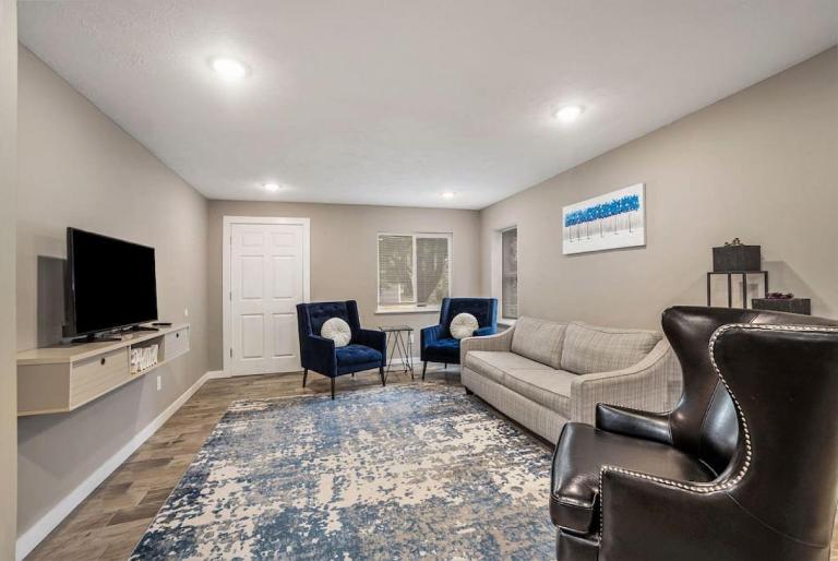 Urban Chateau Downtown Retreat - B&B Grand Rapids