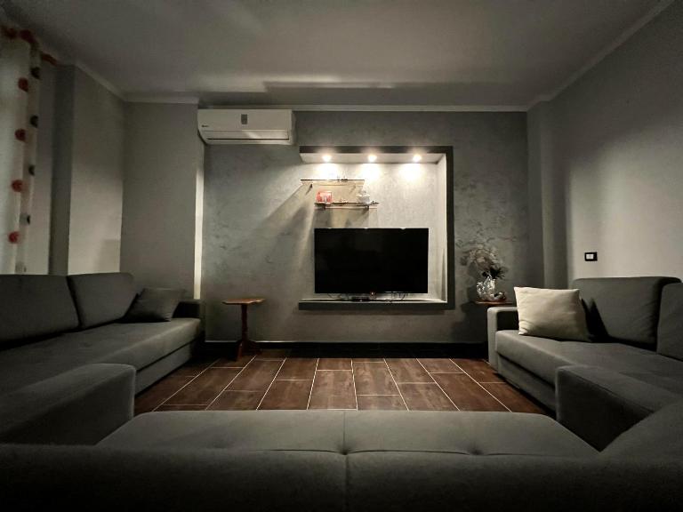 Waveside Apartment Getaway - B&B Durrës