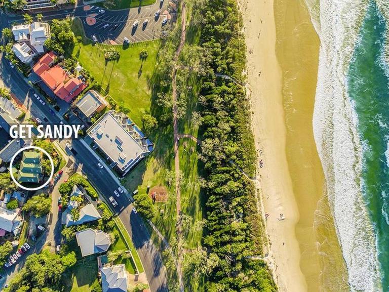 Fuller Holidays - Get Sandy - Beachside Byron - B&B Byron Bay