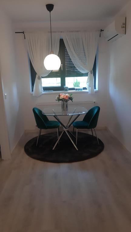 MIA!! Self check-in! - B&B Bucharest