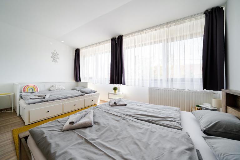 Pipacs Panír & Grill Garden Vendégház - B&B Győrújbarát