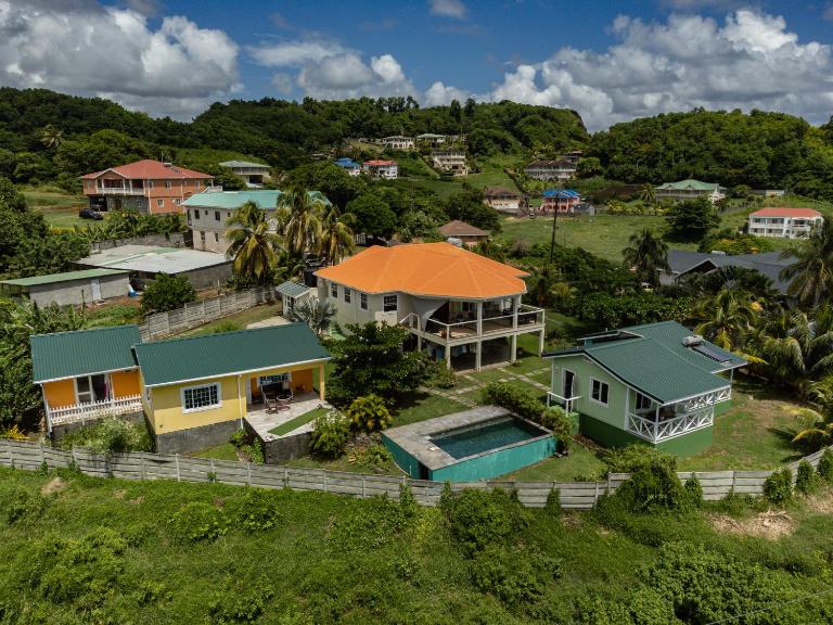 Waves Villa Guesthouse - B&B Kingstown