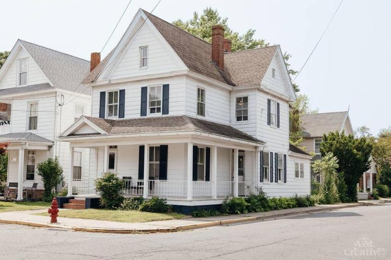 Near Waterfront, Maryland Renovated Home - Walk to Historic Downtown! - Bed and Breakfast Cambridge